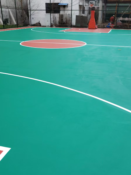 丰台 球场长期使用易出现地面开裂